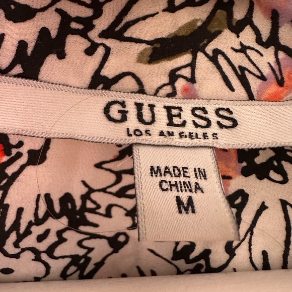 ⛱️ 2/20$ GUESS Women's Blouse Small Floral Print Button Tie Front - Picture 11 of 12